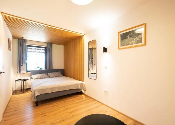 Daire Pri Fencu Jesenice